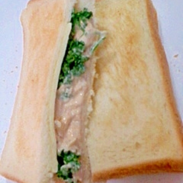 ツナとパセリのサンドイッチ